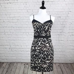 Sz 6 white and black mini dress-exposed zipper